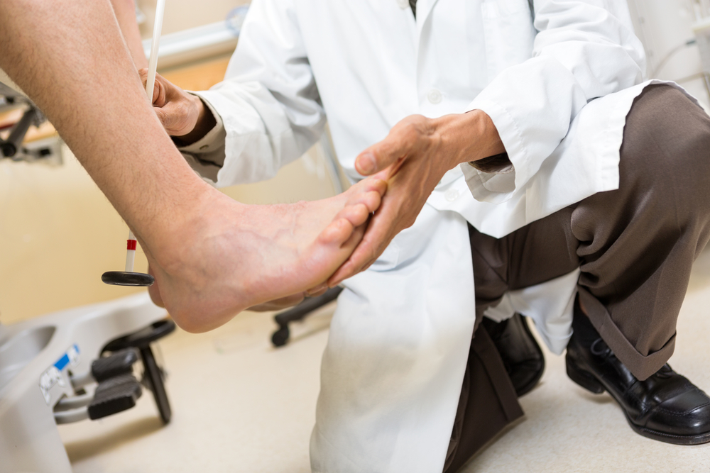 Podiatrist vs. Orthopedic Surgeon: Understanding the Difference for ...